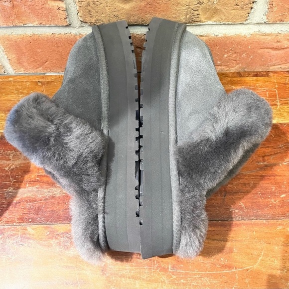 Ugg platform slippers size 5 - Picture 5 of 5